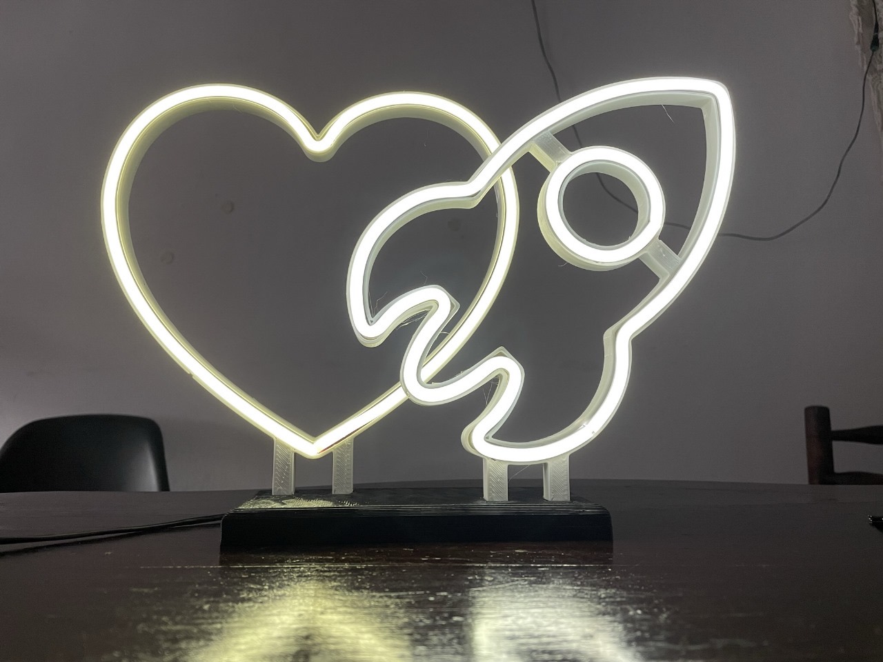 Corazón con Cohete LED